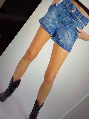 💗Hello Gorgeous! RISEN High Rise Patched Front Pocket Shorts - Medium Wash